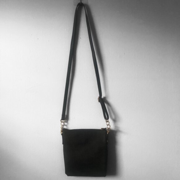 Tommy Hilfiger Black Leather Crossbody Bag | Perfect for Everyday Use - Picture 9 of 10